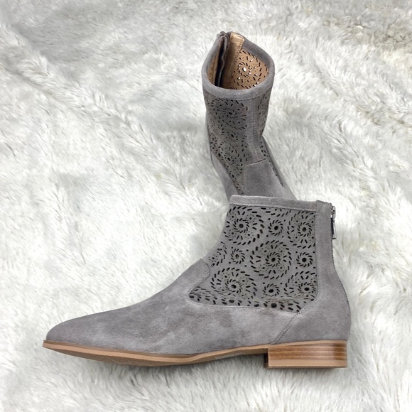 NEW Jack Rogers Grey Taupe Ronnie Booties Perforated Suede Leather 9 almond toe - Picture 4 of 9